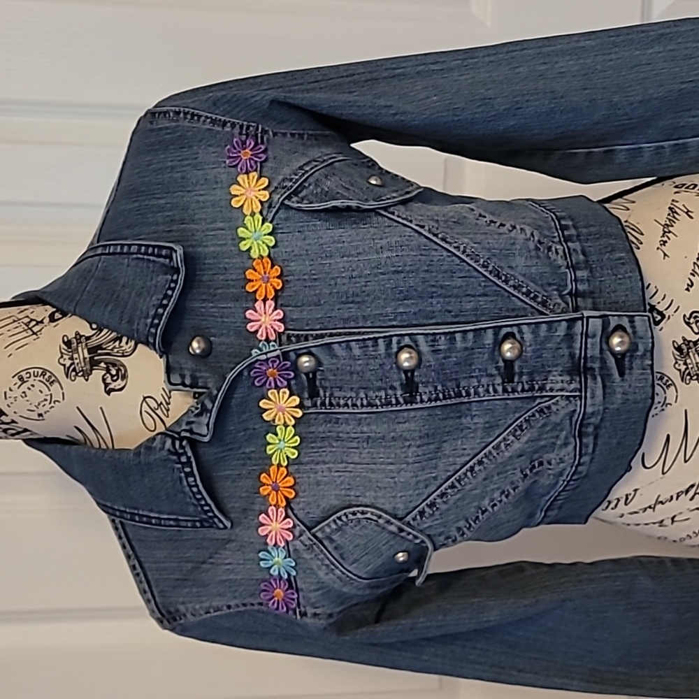 Fabulous EMPOWER cropped denim jacket Refashioned - Picture 4 of 4